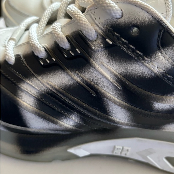 Givenchy Chito Sneakers - Picture 3 of 15